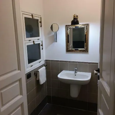 Maison Flores Апартаменты *