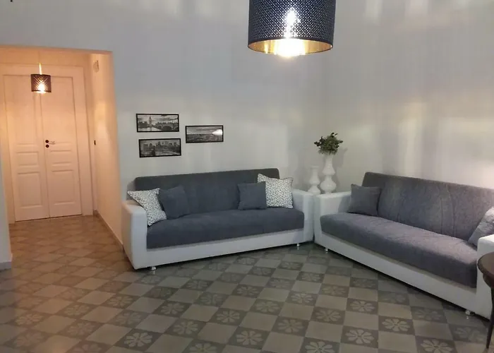 Maison Flores アパート *
