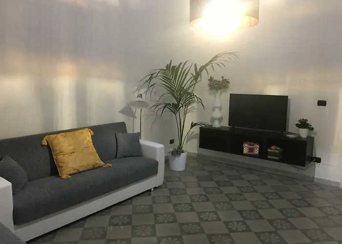 Maison Flores アパート